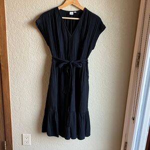 GAP crinkle cotton black dress